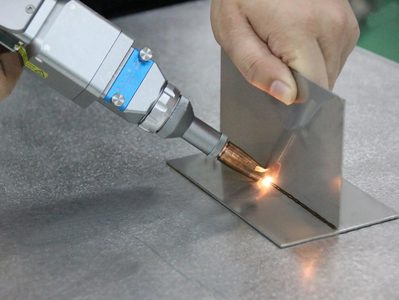 1500W激光焊接机(图1)